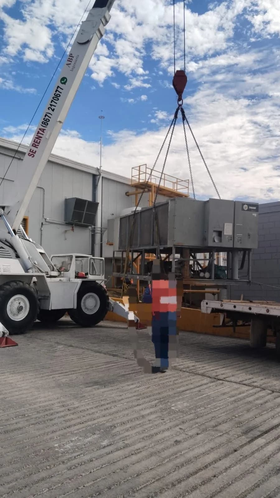 Grúa telescópica todo terreno de ABP en un trabajo en Nuevo Laredo