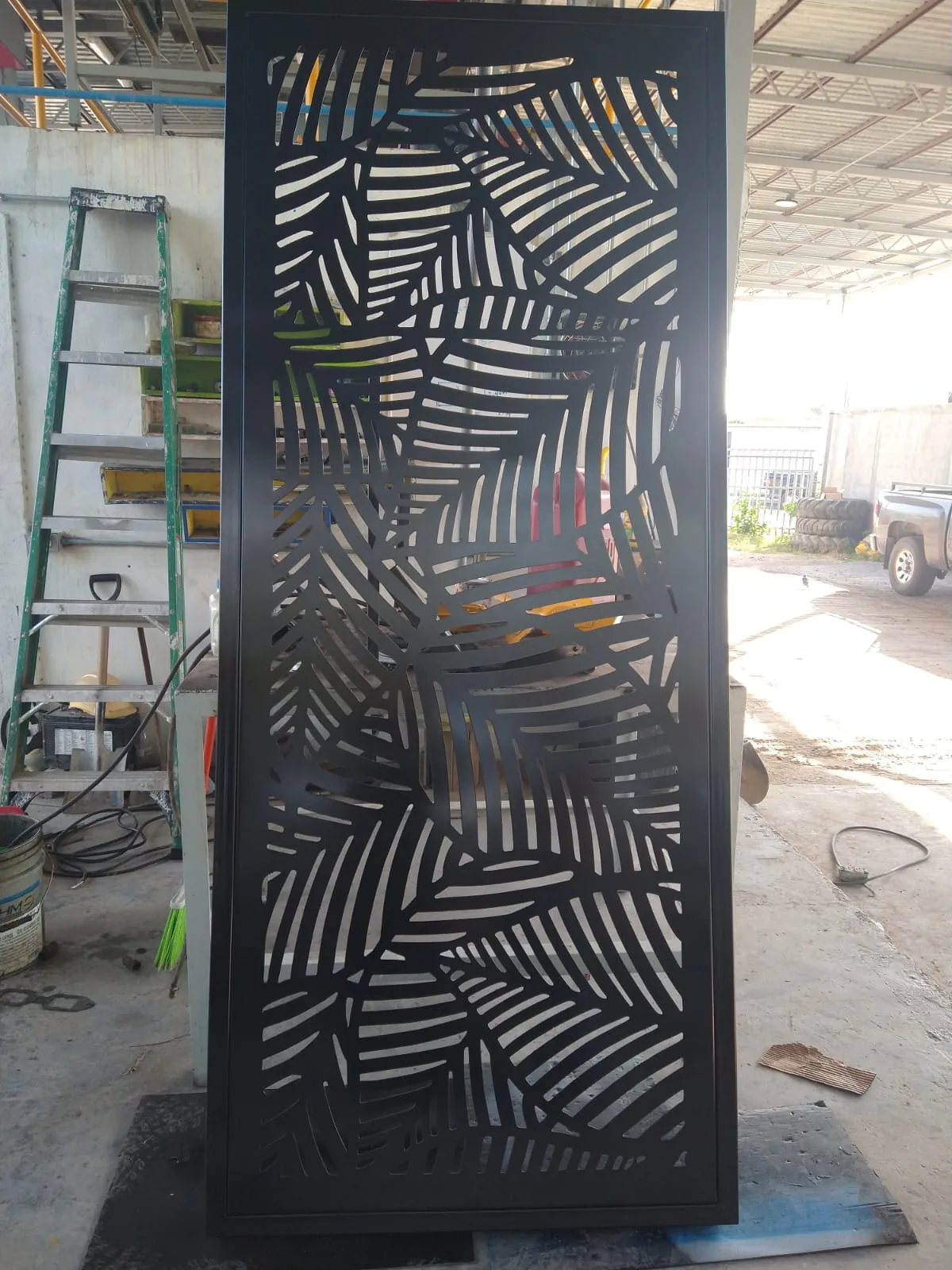 Puerta de celosía, taller de maquinados de ABP