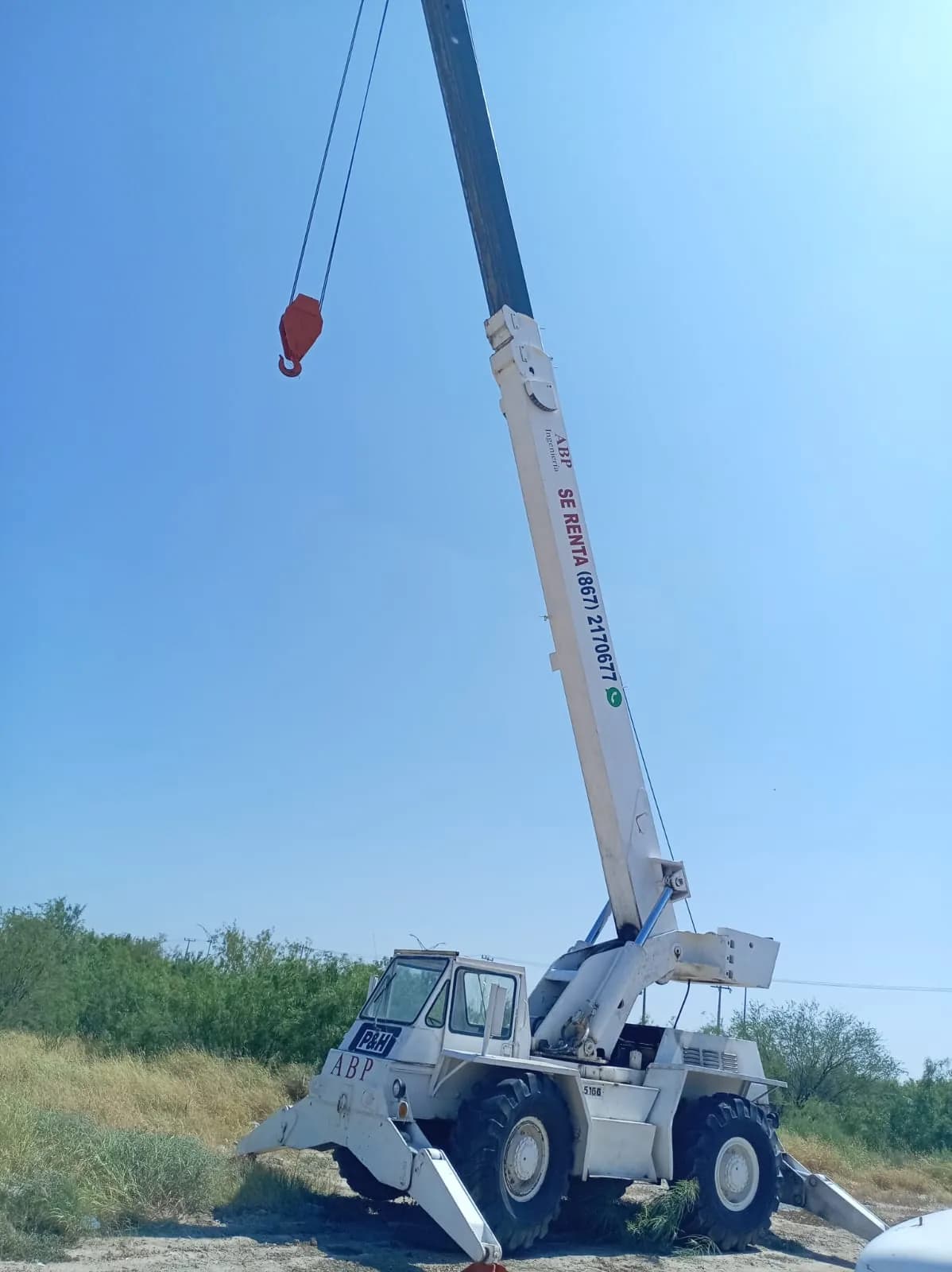 Grúa telescópica todo terreno de ABP en un trabajo en Nuevo Laredo